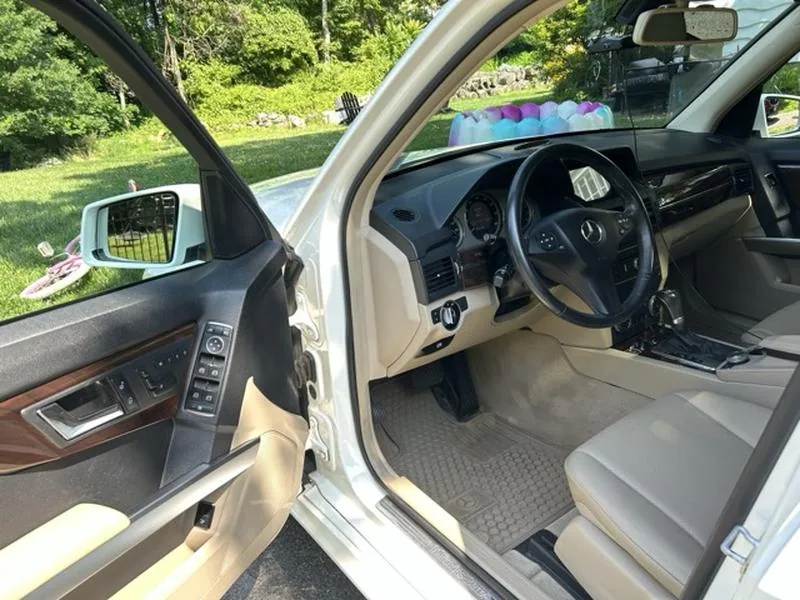 Mercedes SUV interior detail