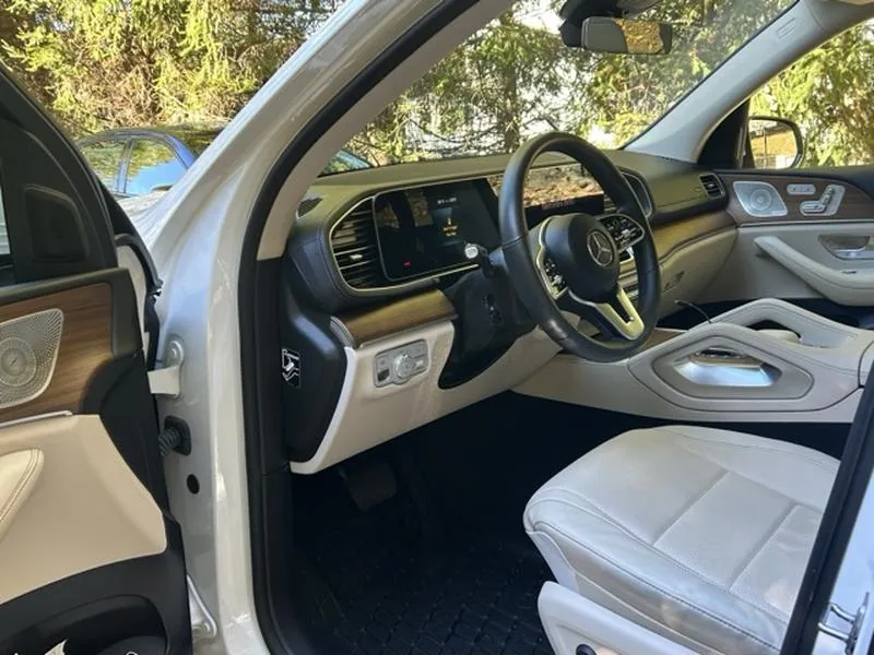 Mercedes GLS interior detail